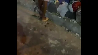 PAGUEI O MENDIGO PRA ME FODER